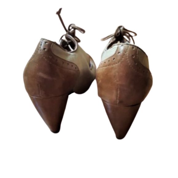 Miz Mooz vintage inspired Symphony Spectator pump. - Picture 5 of 14